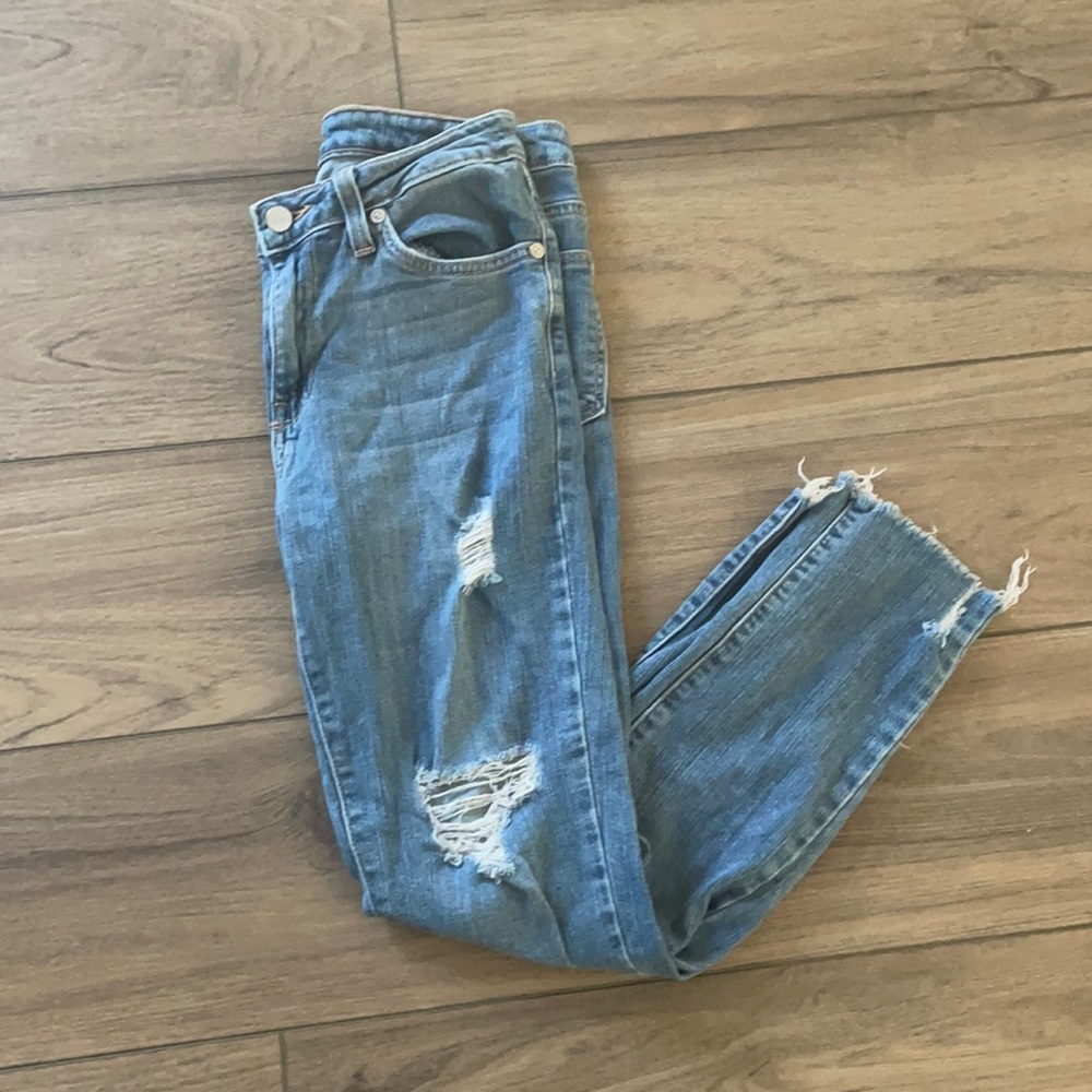 William B Very Destroyed Jeans